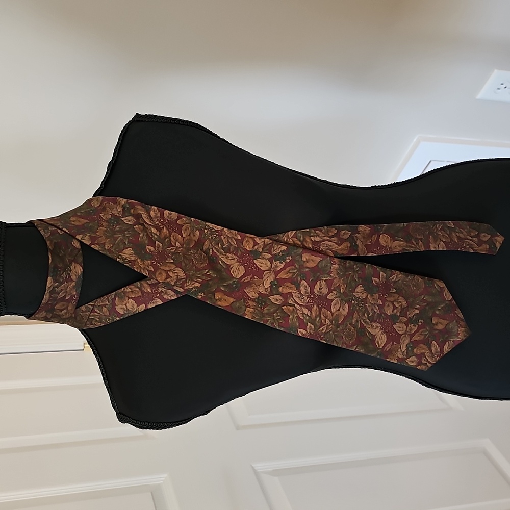 Tie - Picture 5 of 14